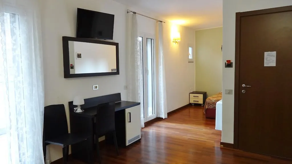 Lux Hotel Durante Milan 2*,  Italy