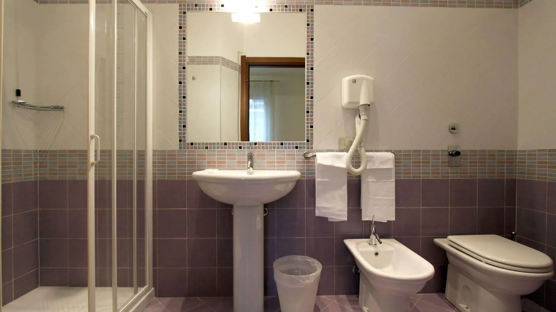 Lux Hotel Durante Milan 2*,  Italy
