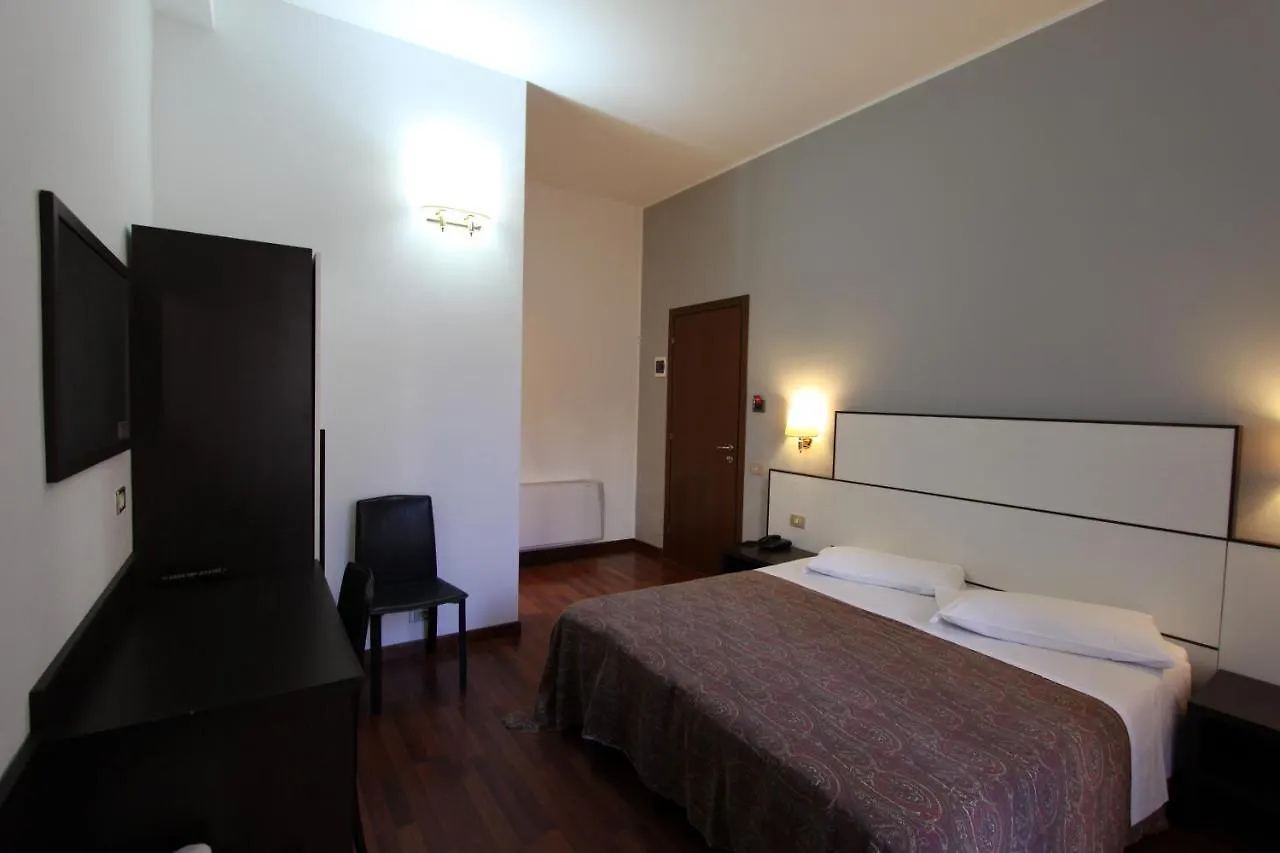 Lux Hotel Durante Μιλάνο 2*,