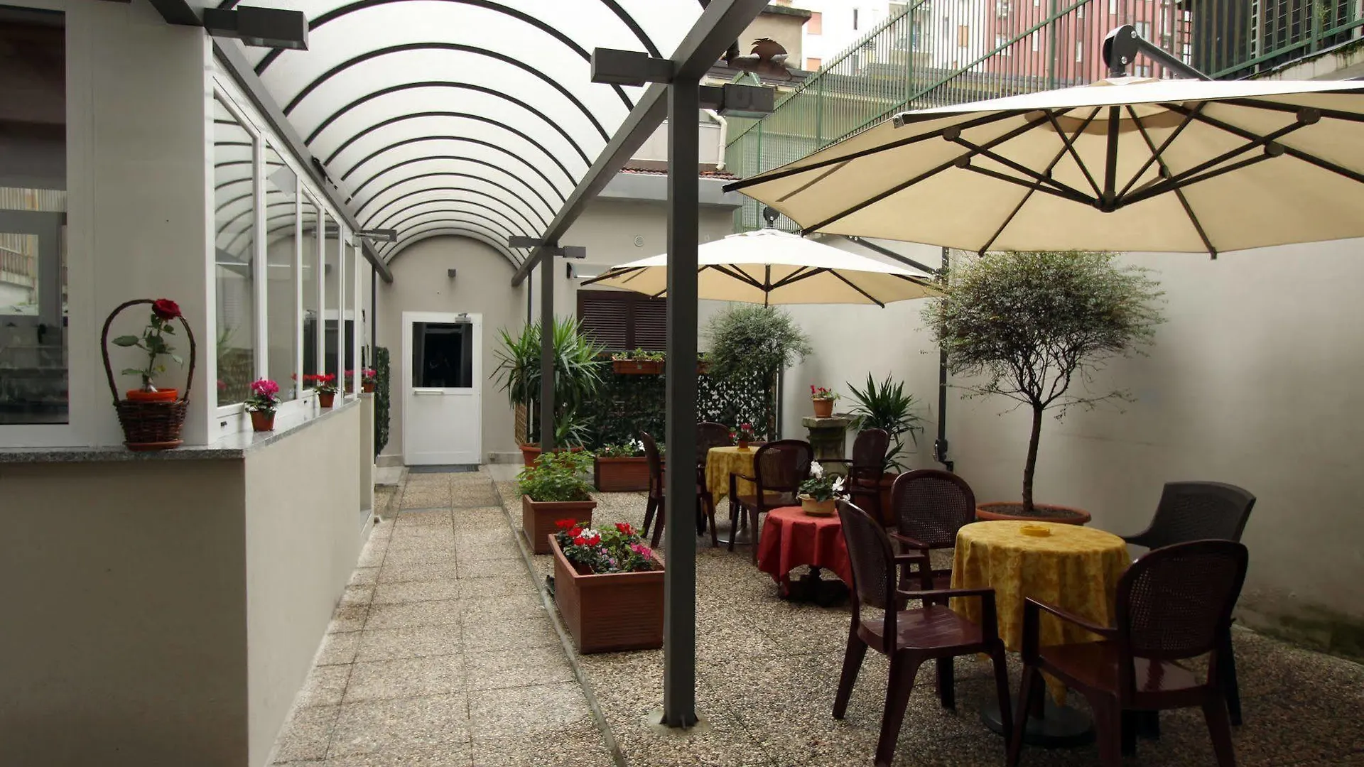 Lux Hotel Durante Μιλάνο 2*,