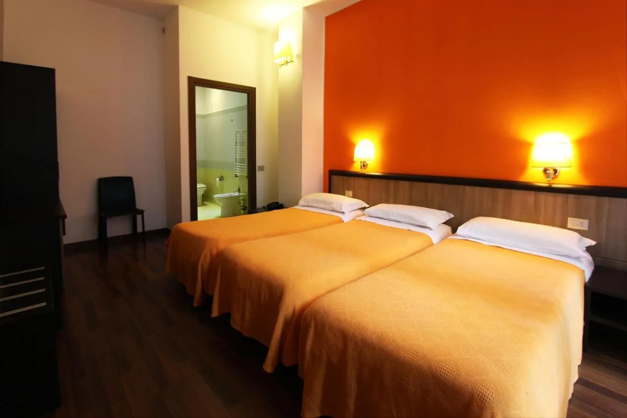 מילאנו Lux Hotel Durante 2*,  איטליה