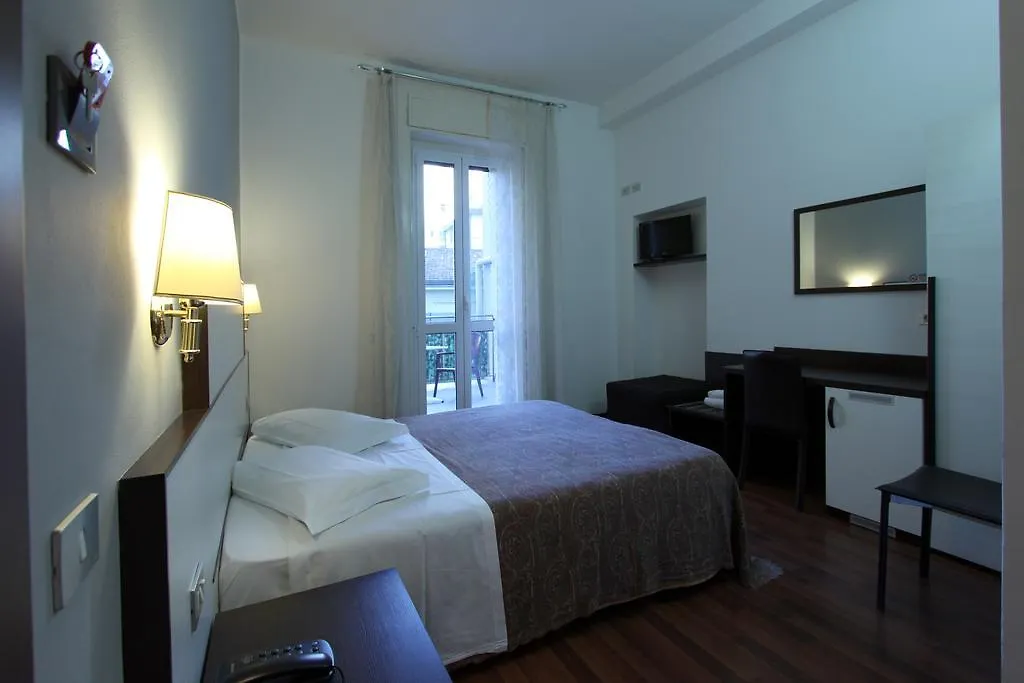 **  מילאנו Lux Hotel Durante איטליה
