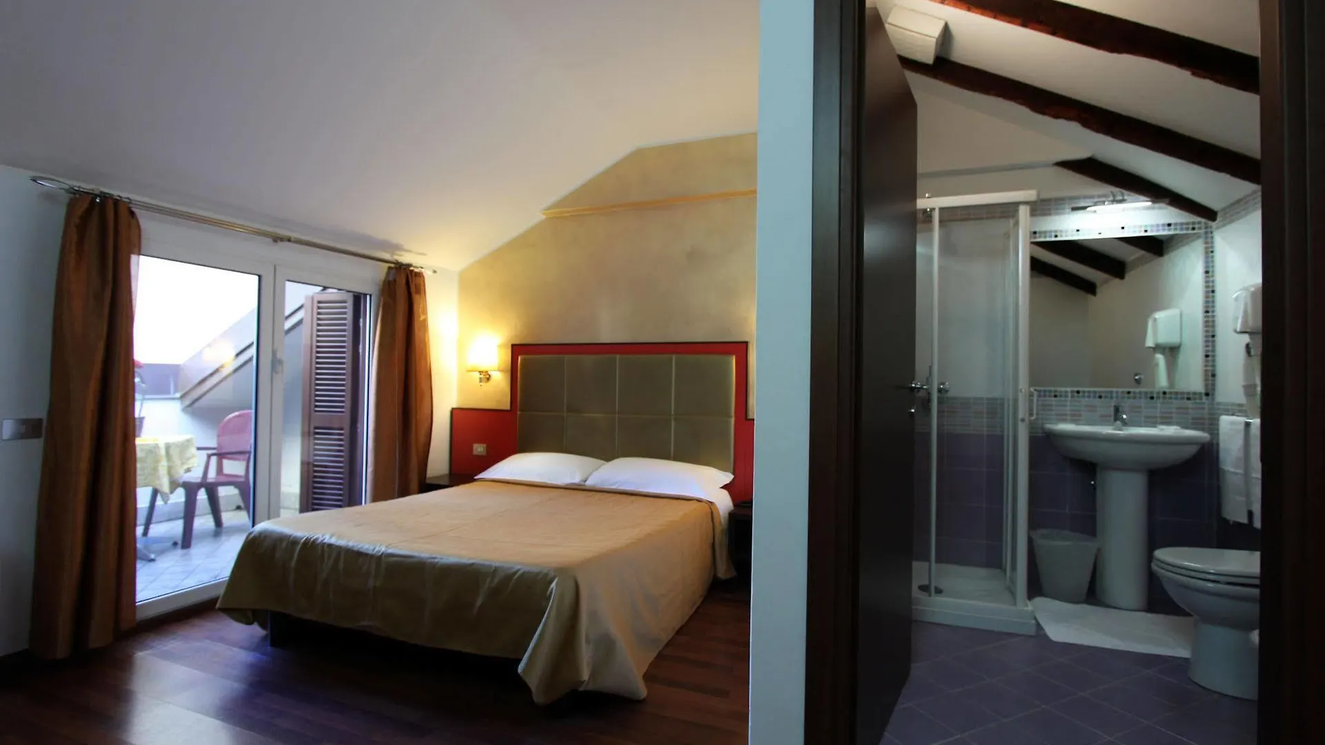 **  מילאנו Lux Hotel Durante איטליה